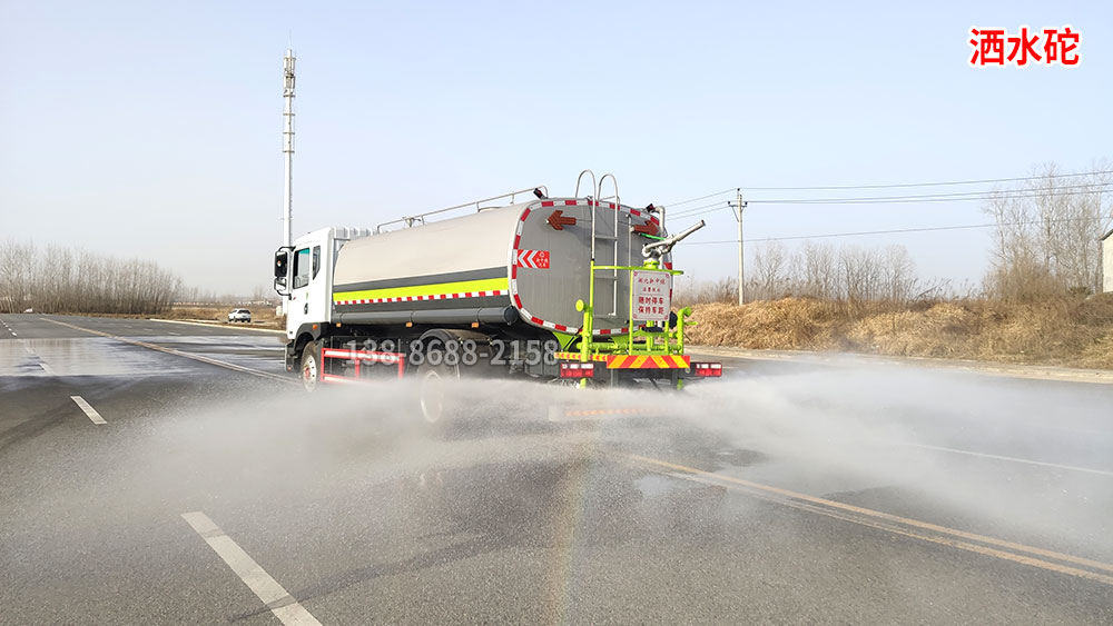 東風多利卡D9灑水車