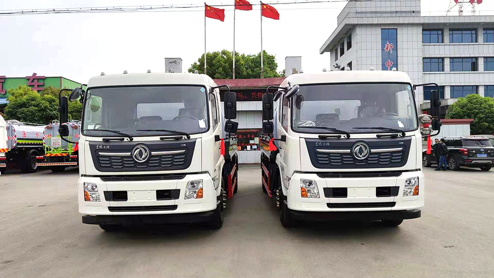 東風天錦灑水車