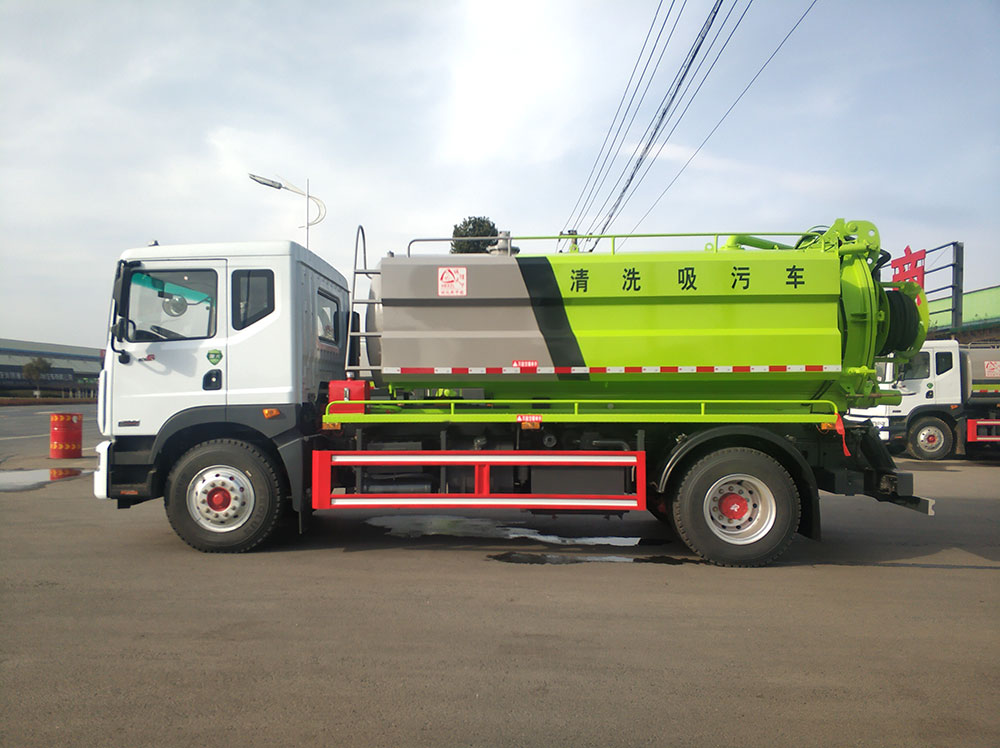 東風多利卡D9清洗吸污車