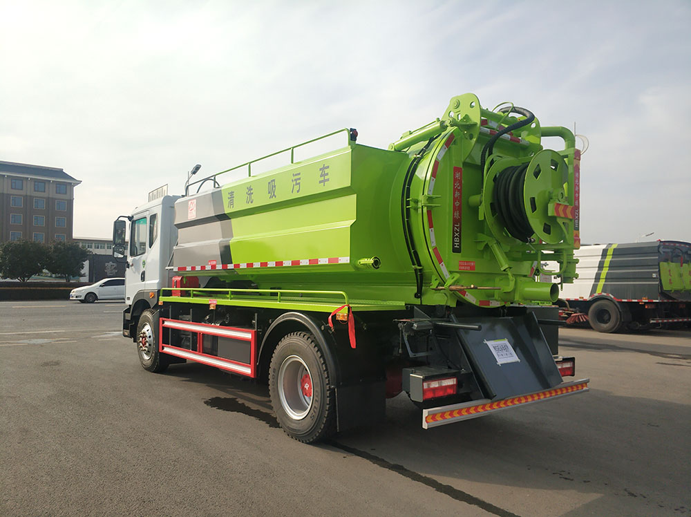 東風多利卡D9清洗吸污車